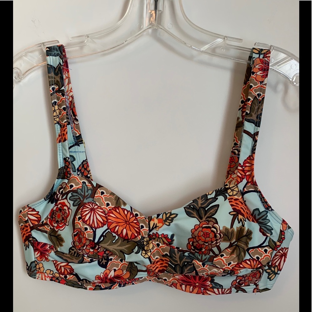NWOT Antonio Melani flowered bikini top, sz SM